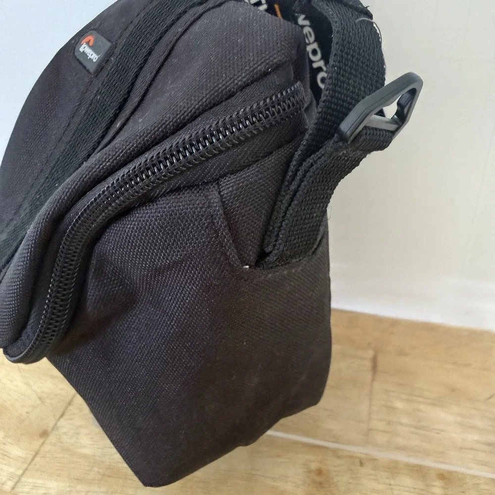 Lowepro Adventura Ultra Zoom 100 Camera Shoulder Bag for Mirrorless and Ultra-Zo